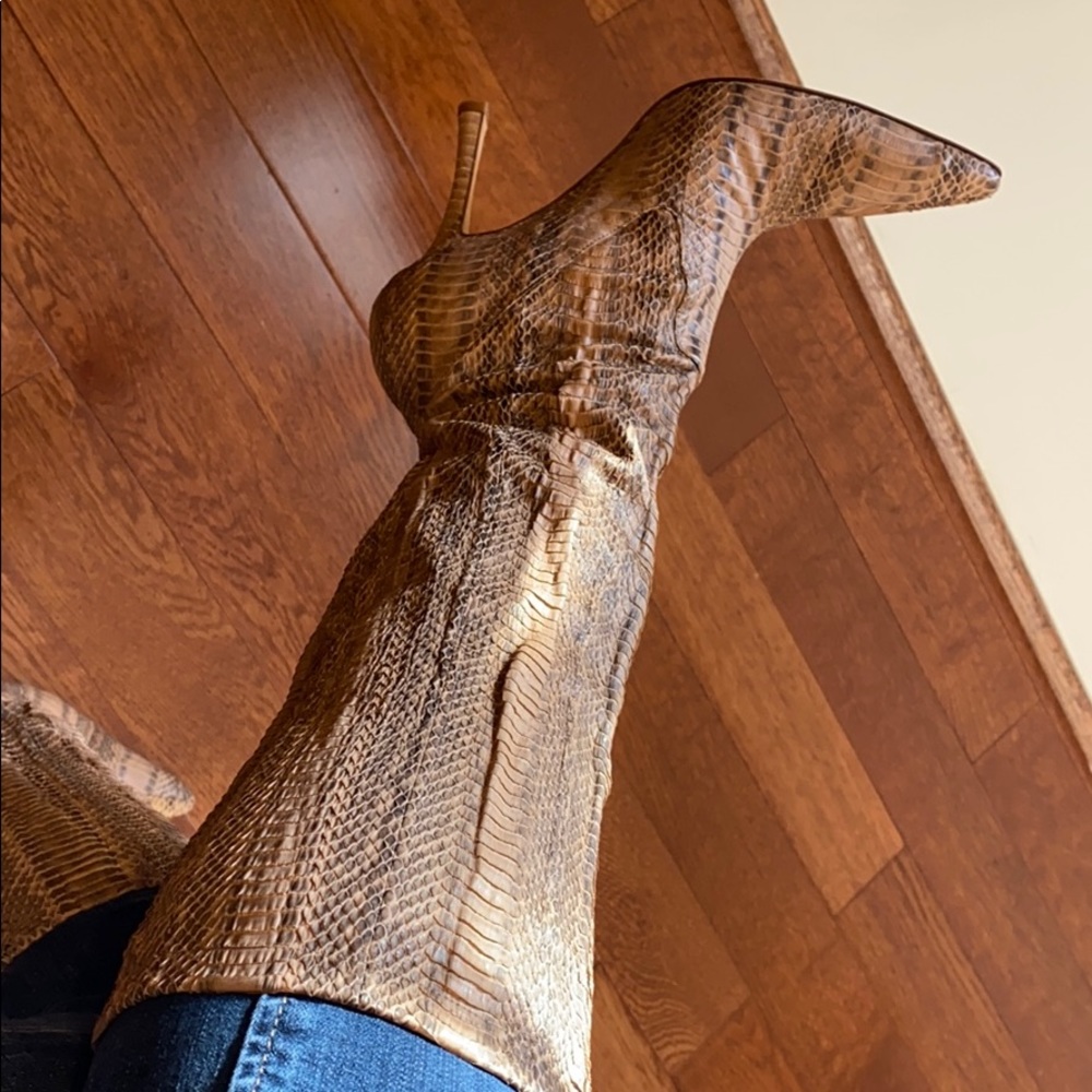 Manolo Blahnik 🌹NEW 🌹Snake Pattern Boots.⤵